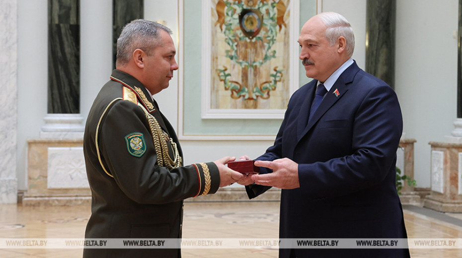 Lukashenko presents state awards